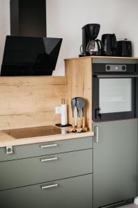 a kitchen with a counter top with a microwave at Ferienwohnungen Kornkammer und Kirschstübchen in Kettig +27 photos