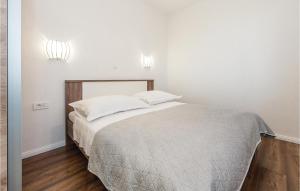 Posteľ alebo postele v izbe v ubytovaní Lovely Apartment In Sibenik With Sauna