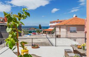 Apartament z patio z widokiem na ocean w obiekcie 2 Bedroom Lovely Apartment In Fazana w Fažanie