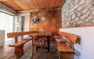 Posezení v ubytování Cozy Home In Seget Donji