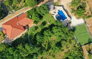 Pohľad z vtáčej perspektívy na ubytovanie Three-Bedroom Holiday Home In Grubine
