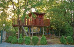 Vonkajšia záhrada v ubytovaní Three-Bedroom Holiday Home In Grubine