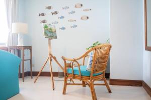 Area soggiorno di Waterfront High Tide Suite - Ocean View