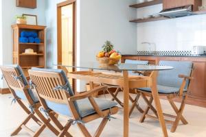 Cucina o angolo cottura di Waterfront High Tide Suite - Ocean View
