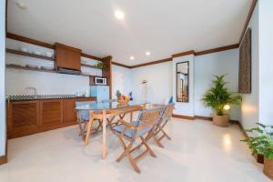 Cucina o angolo cottura di Waterfront High Tide Suite - Ocean View