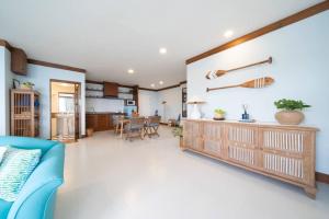 Cucina o angolo cottura di Waterfront High Tide Suite - Ocean View