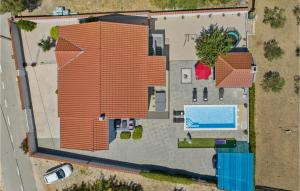 Bazén v ubytovaní Holiday Home Dubrava Tisnjanska 32 alebo v jeho blízkosti