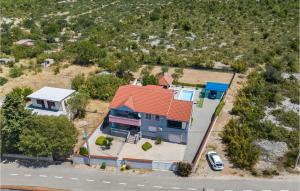 Bazén v ubytovaní Holiday Home Dubrava Tisnjanska 32 alebo v jeho blízkosti
