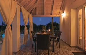 Balkón alebo terasa v ubytovaní Two-Bedroom Holiday Home In Radonic