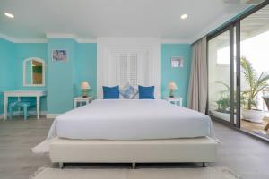 Letto o letti in una camera di Waterfront High Tide Suite - Ocean View