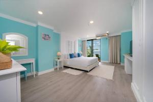 Letto o letti in una camera di Waterfront High Tide Suite - Ocean View