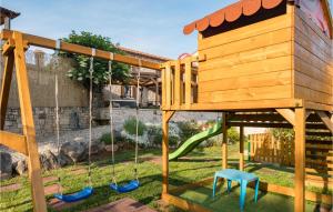 Herní místnost nebo prostor pro děti v ubytování Stunning Home In Tinjan