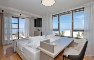 Posteľ alebo postele v izbe v ubytovaní Stunning Home In Makarska With Sauna