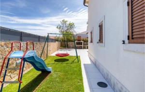 Zahrada ubytování Pet Friendly Home In Sveti Kirin
