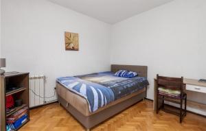 Posteľ alebo postele v izbe v ubytovaní Amazing Apartment In Rijeka With Wifi