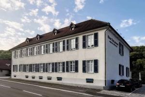 a white building on the side of a street at In DE preiswert wohnen und in der CH gut verdienen in Klettgau +16 photos