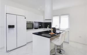 Kuchyň nebo kuchyňský kout v ubytování Nice Home In Zadar With Sauna