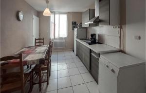 Fotografia z galérie ubytovania Stunning Apartment In Balaruc Les Bains v destinácii Balaruc-les-Bains