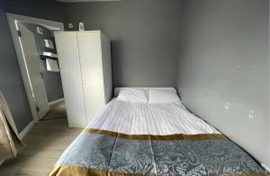Uma cama ou camas num quarto em Leitrim Property Cork