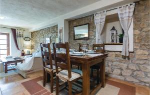 Posezení v ubytování Two-Bedroom Holiday Home In Benkovac