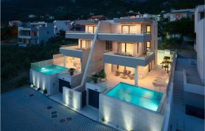 Bazén v ubytování Lovely Home In Makarska With Sauna nebo v jeho okolí