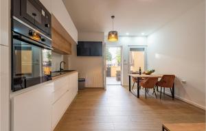 Kuchyňa alebo kuchynka v ubytovaní Nice Apartment In Zadar With Kitchen