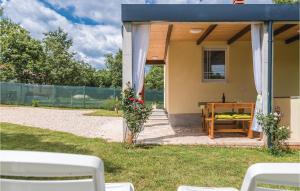 Fotografia z galérie ubytovania Beautiful Home In Marcana With Kitchen v destinácii Marčana