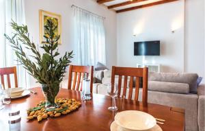 Televízia a/alebo spoločenská miestnosť v ubytovaní Two-Bedroom Holiday Home In Radonic