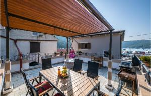 Posezení v ubytování Stunning Home In Krnica With Kitchen
