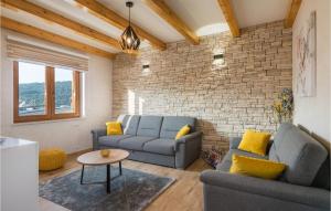 Posezení v ubytování Stunning Home In Krnica With Kitchen