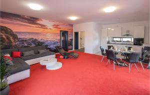 Μια τηλεόραση ή/και κέντρο ψυχαγωγίας στο Lovely Home In Vir With Sauna