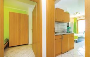 Kuchyň nebo kuchyňský kout v ubytování Lovely Apartment In Crikvenica