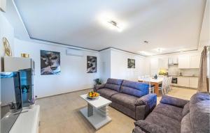 Posezení v ubytování Beautiful Home In Ugljane With Wifi