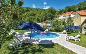 Πισίνα στο ή κοντά στο Five-Bedroom Holiday Home In Grab
