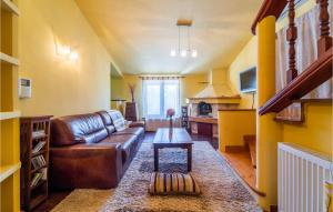 Posedenie v ubytovaní 4 Bedroom Lovely Home In Veliki Vareski