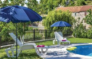 Πισίνα στο ή κοντά στο Five-Bedroom Holiday Home In Grab