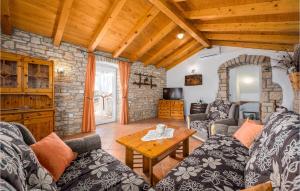 Posezení v ubytování Holiday Home Golubovo With Fireplace I