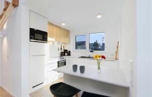 Kuchyň nebo kuchyňský kout v ubytování Amazing Home In Lembruchdümmer See + 38 fotografií