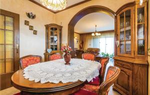 Posezení v ubytování 3 Bedroom Amazing Home In Jurdani