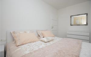 Postel nebo postele na pokoji v ubytování Holiday Home Prolozac Donji Ix