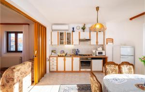Kuchyň nebo kuchyňský kout v ubytování Apartment In Zadar