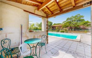 Πισίνα στο ή κοντά στο Stunning Home In St Pierre D'eyraud