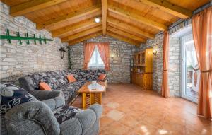 Posezení v ubytování Holiday Home Golubovo With Fireplace I