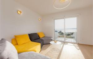 Posezení v ubytování Pet Friendly Home In Punat With Kitchen