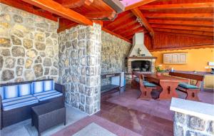 Posezení v ubytování 3 Bedroom Amazing Home In Jurdani