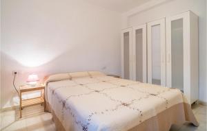 Postel nebo postele na pokoji v ubytování 3 Bedroom Nice Apartment In Málaga + 8 fotografií