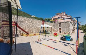 Herní místnost nebo prostor pro děti v ubytování Stunning Apartment In Labin With Wifi
