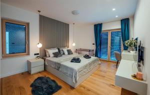 Katil atau katil-katil dalam bilik di Cozy Home In Cista Velika With Sauna