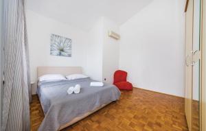 Postel nebo postele na pokoji v ubytování Two-Bedroom Apartment In Sv,petar
