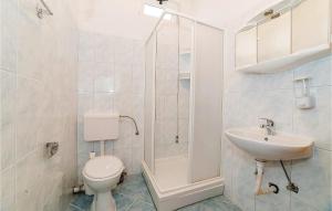 Łazienka w obiekcie 1 Bedroom Amazing Apartment In Biograd